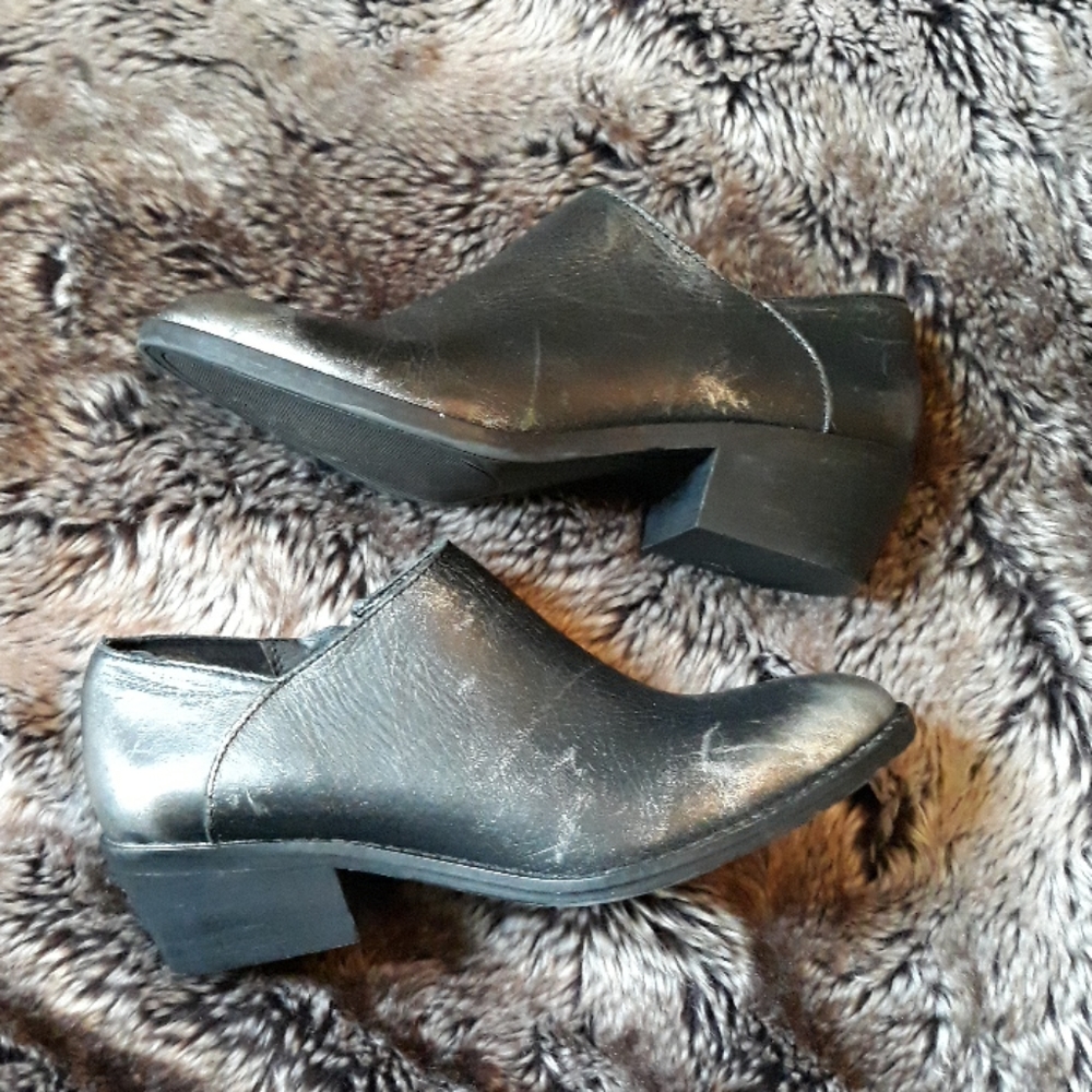 NWOT Lucky Brand Silver Low Cut Boots